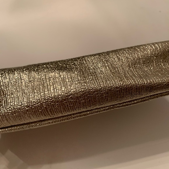 Adorable Gold Bag with Black Bow NWOT - Picture 7 of 7